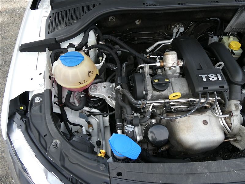 Škoda Rapid 1,2 TSI 77kW Style Spaceback - fotka 35 z 36