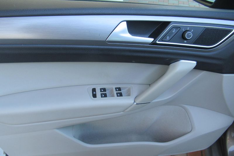 Volkswagen Golf Sportsvan 1.2 TSi DSG AUT.KLIMA SADA KOL - fotka 24 z 37
