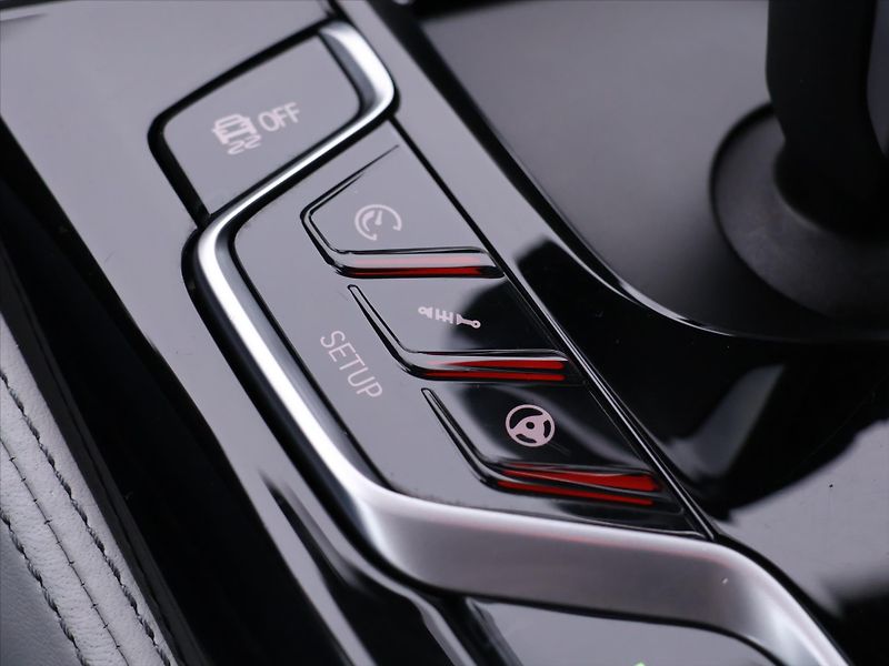 BMW M5 4,4 V8 441kW xDrive Individual - fotka 34 z 46