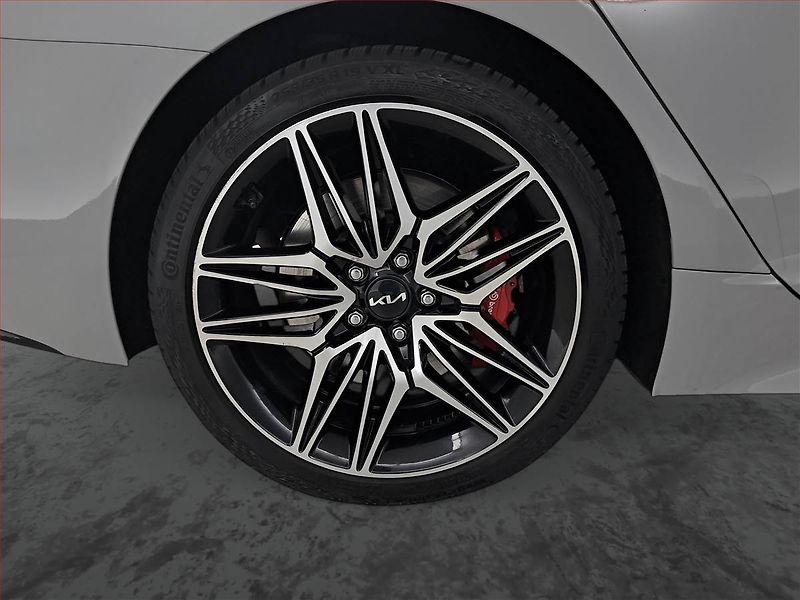 Kia Stinger (2022) 3.3 T-GDI - fotka 15 z 19