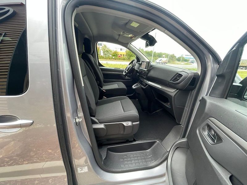 Toyota ProAce Verso 2.0D A/T Business 8 Comfort - fotka 21 z 28