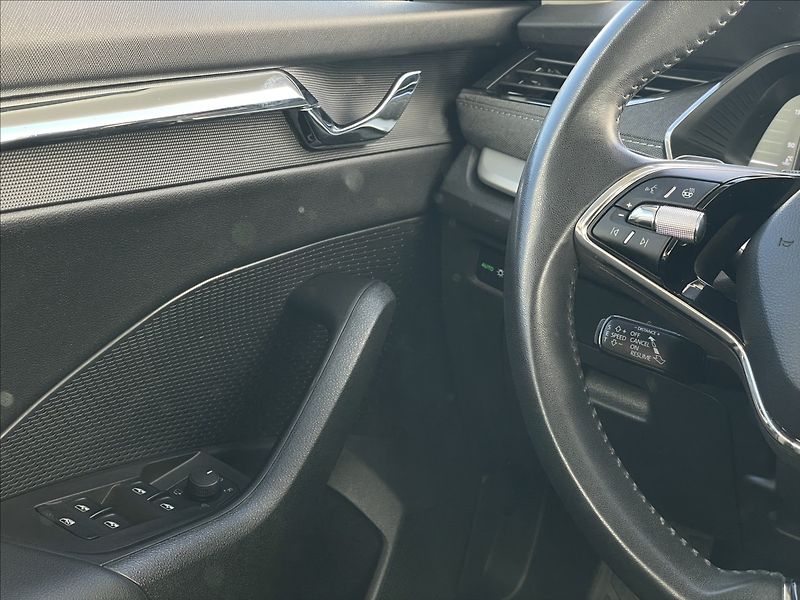 Škoda Octavia 2,0 TDI DSG Style Plus ACC - fotka 14 z 24