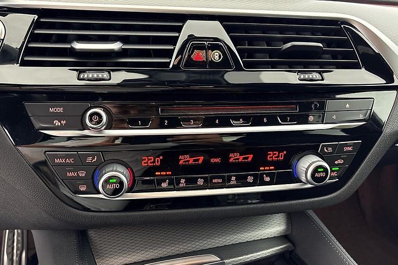 BMW Řada 5 540i xDrive - fotka 20 z 26