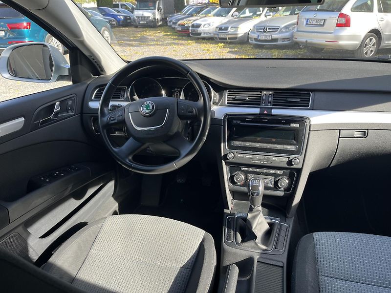 Škoda Superb (2012) 2,0 TDi 103 Kw AMBIENTE - fotka 10 z 16