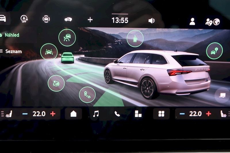 Škoda Octavia (2025) Combi SportLine 1,5 TSi m-HEV - fotka 18 z 32