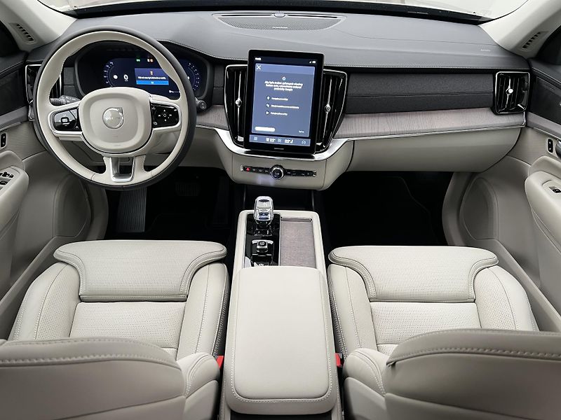 Volvo XC90 (2026) B5 AWD DARK PLUS AUT - fotka 2 z 48