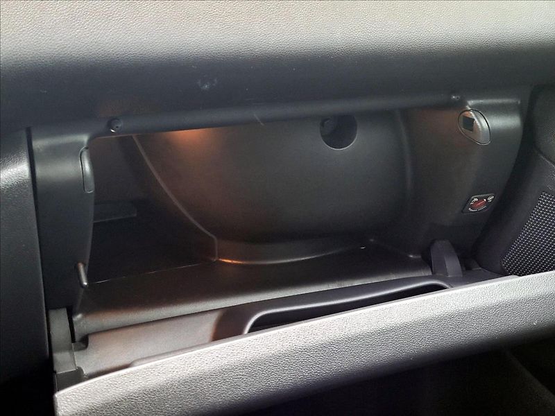 Peugeot 3008 1,6 b-HDi NAVi*SERV.KNÍŽKA* - fotka 32 z 43
