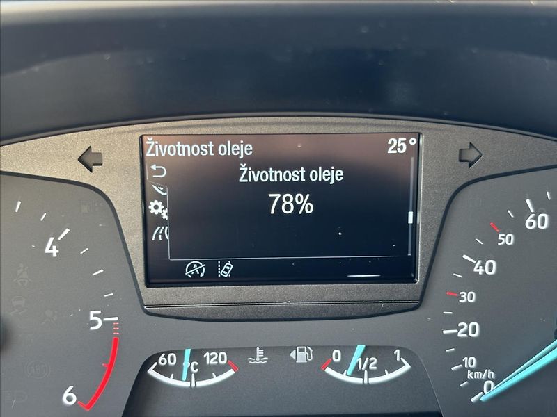 Ford Focus 1,5 EcoBlue Trend 70kW - fotka 26 z 36