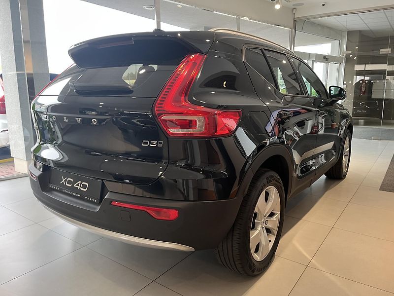 Volvo XC40 (2024) D3 AWD MOMENTUM - fotka 7 z 15