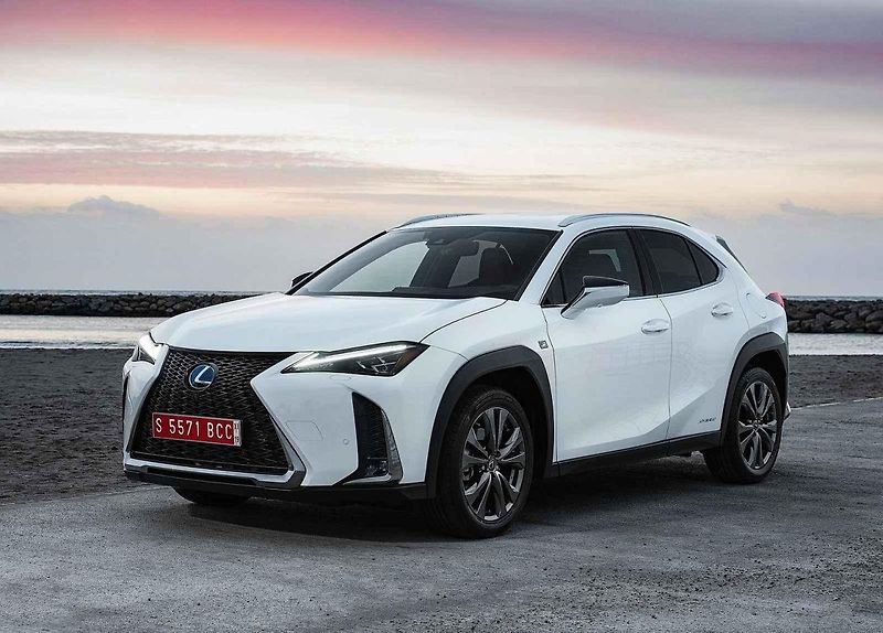 Modely Toyoty jsou nyní k mání s velkými slevami. Například kupující Corolly Sedan můžou ušetřit 130 000 Kč