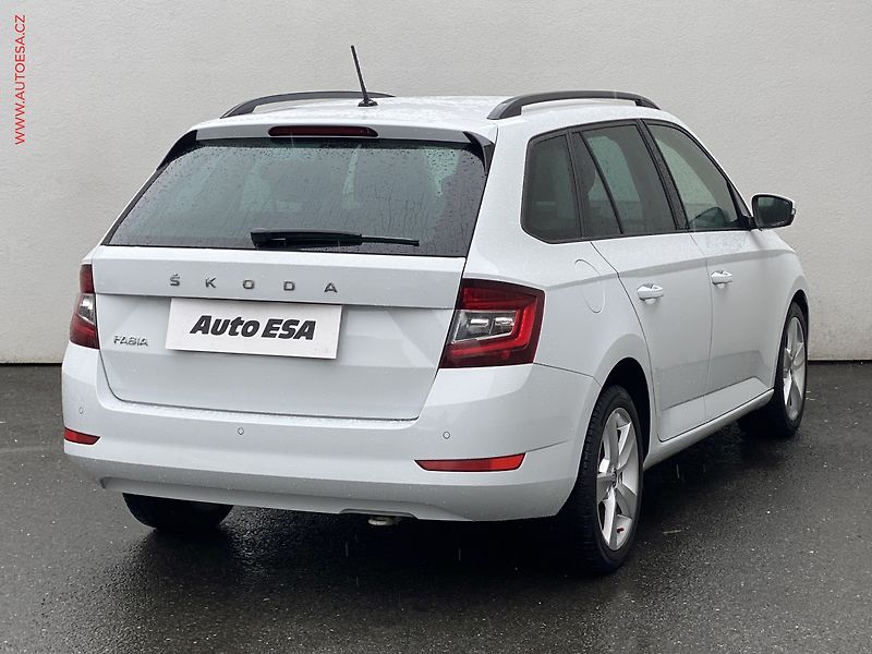 Škoda Fabia (2022) 1.0 TSi, 2.maj,ČR, Ambition - fotka 4 z 17
