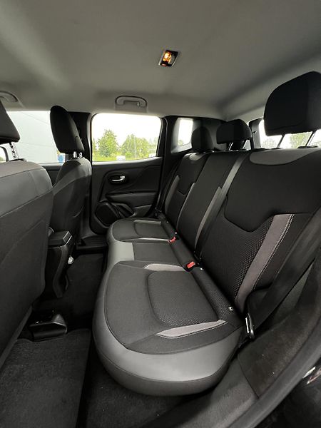 Jeep Renegade 1.5T MHEV T4 Aut. Limited DPH  - fotka 19 z 21