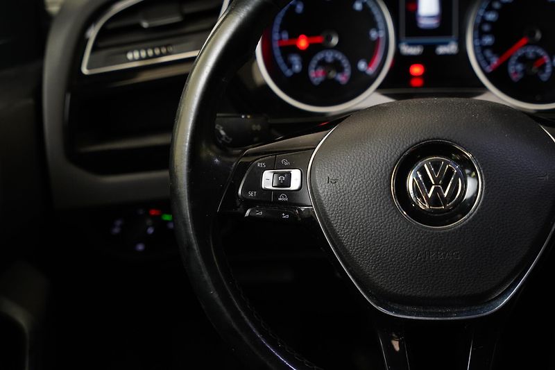 Volkswagen Touran - fotka 15 z 26