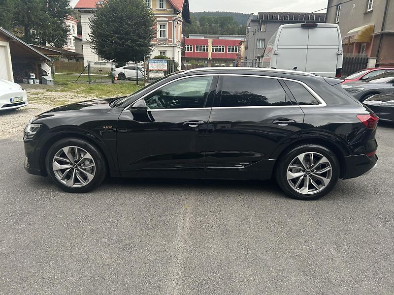 Audi e-tron 55 QUATTRO 300kw S LINE SOH96% - fotka 6 z 47