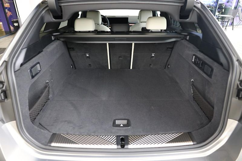 BMW Řada 5 540d xDrive Touring - fotka 8 z 18