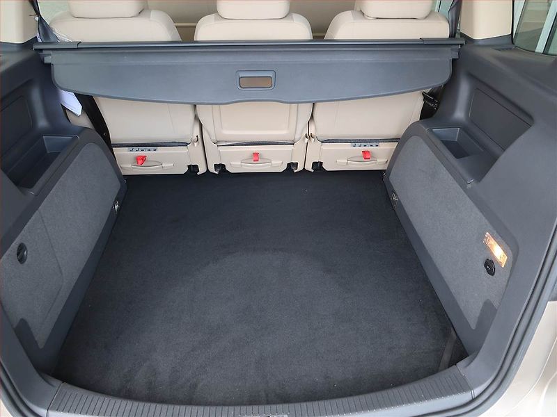 Volkswagen Touran (2012) 2.0 TDI, Navi, Bi-Xenony - fotka 13 z 17