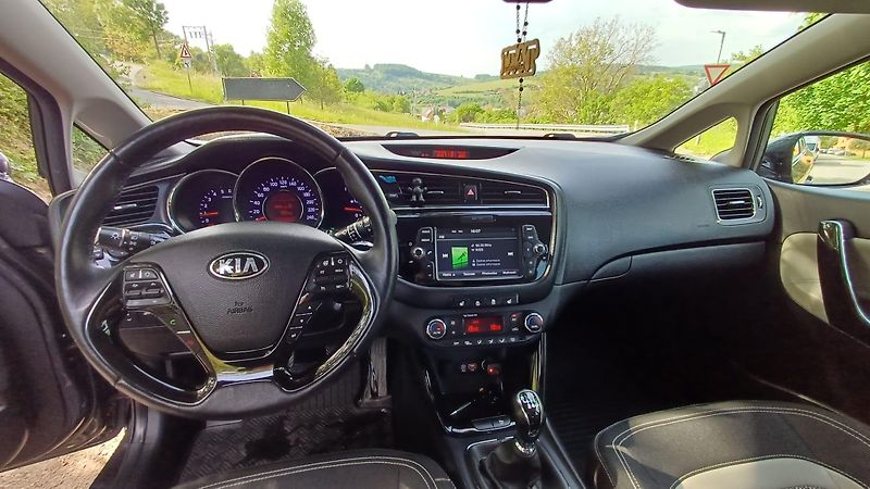 Kia Ceed SW (2017) - fotka 6 z 23