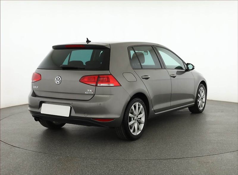 Volkswagen Golf (2017) Comfortline 1.4 TSI, ČR,1.maj - fotka 5 z 19