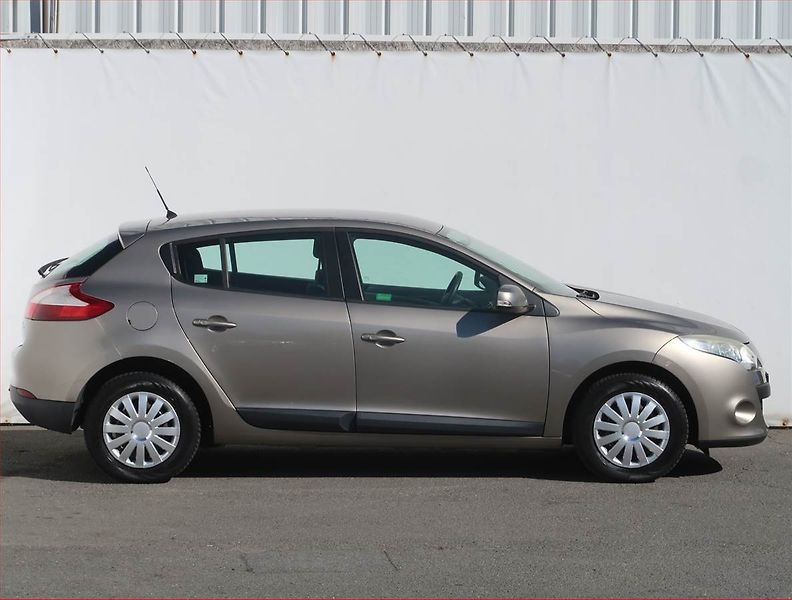 Renault Mégane (2010) 1.6 16V, Tempomat - fotka 6 z 18
