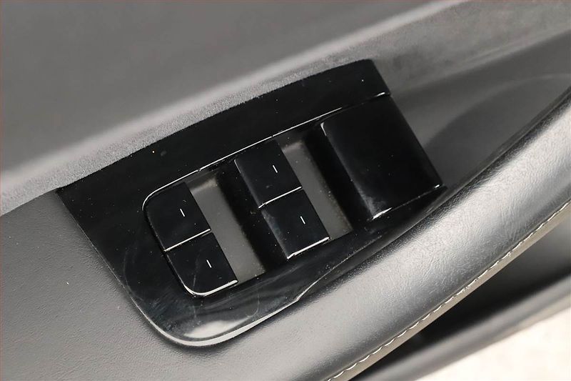 Tesla Model 3 (2019) Long Range 4WD 78kWh, SoH 78% - fotka 18 z 20