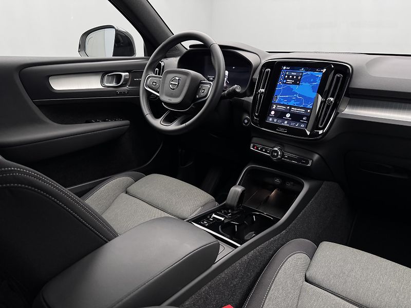 Volvo XC40 B3 DARK PLUS CZ REZERVACE - fotka 27 z 48
