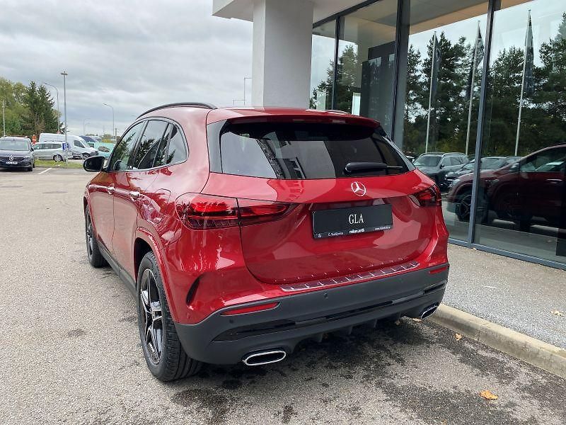 Mercedes-Benz GLA (2026) GLA 200 d 4M náhradní vůz - fotka 4 z 8