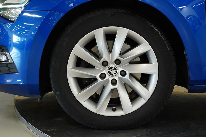 Škoda Superb - fotka 10 z 31