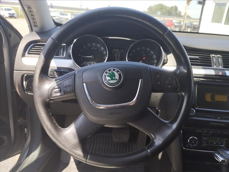 Škoda Superb 2,0 TDi 125 KW DSG - fotka 16 z 16