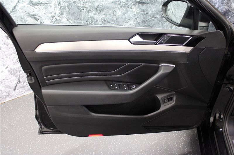 Volkswagen Passat 2,0 TDI DSG ELEGANCE 1.MAJ. CZ - fotka 7 z 37