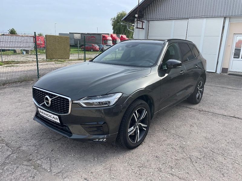 Volvo XC60 B4 FWD R Design - fotka 2 z 15