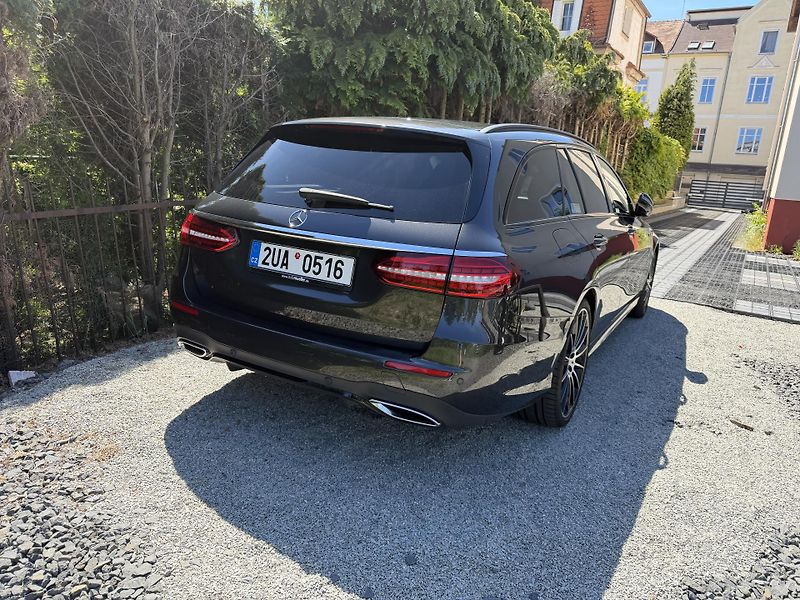 Mercedes-Benz Třídy E (2022) 300d 4M AMG,záruka,po servisu - fotka 3 z 7