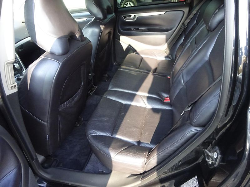 Volvo V70 2.5T 220kW R AWD AUTOMAT - fotka 7 z 32
