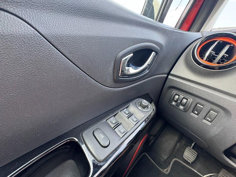 Renault Captur (2016) 0,9 TCE 66 KW ROZVODY USB NAV - fotka 20 z 42