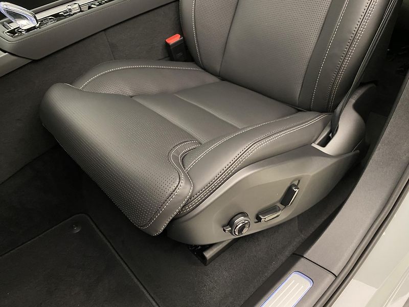 Volvo XC90 (2026) T8 AWD Plug-in DARK PLUS 7m - fotka 32 z 75