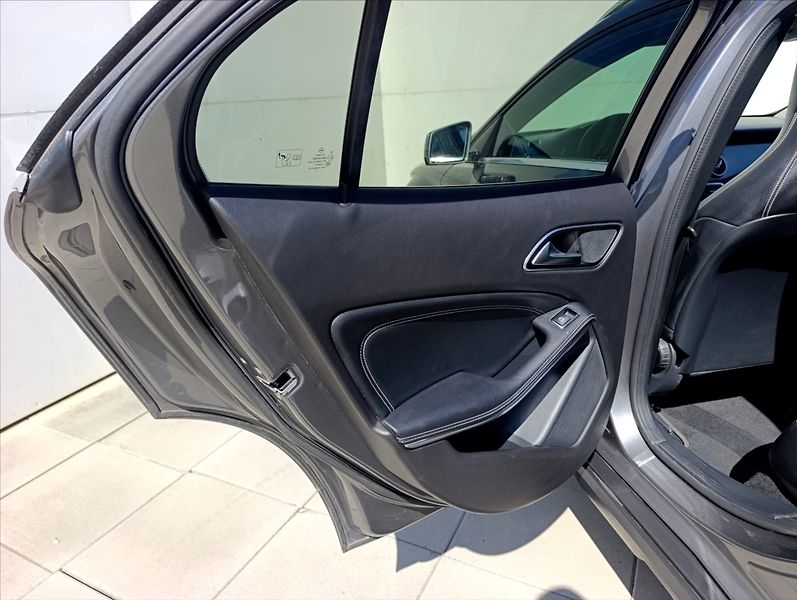 Mercedes-Benz GLA 2,2 200d Kamera Navi Kůže LED - fotka 20 z 38