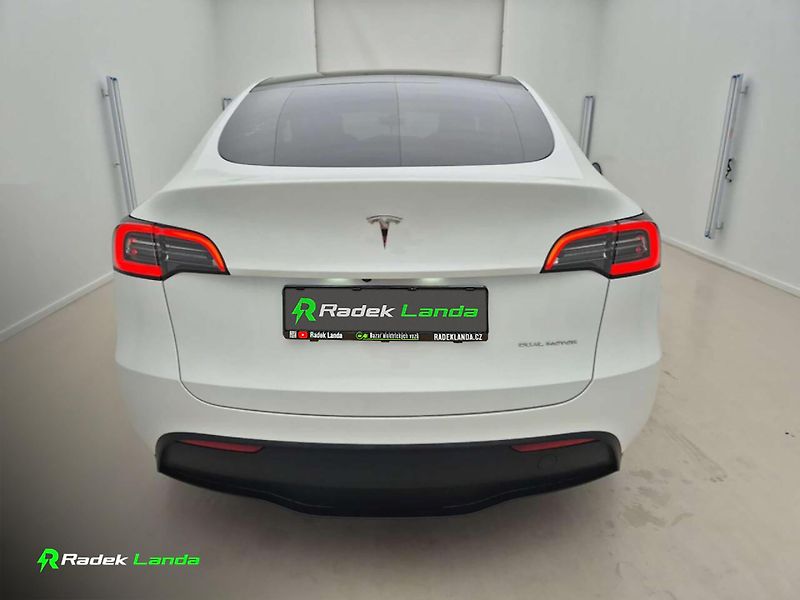 Tesla Model Y (2023) AWD Berlín | Autopilot - fotka 4 z 5