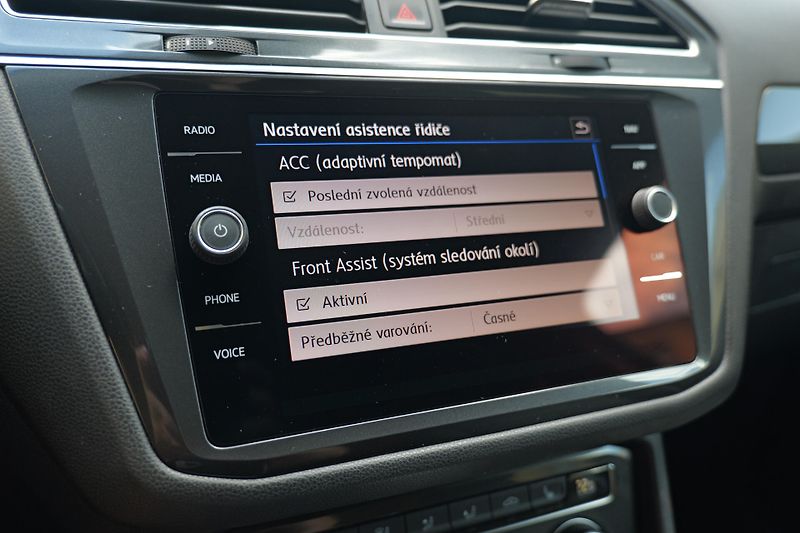 Volkswagen Tiguan Allspace TDI 4x4 DSG 360 HUD Matrix Taž - fotka 30 z 42