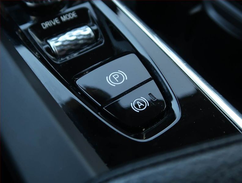 Volvo V60 (2018) D3 2.0, Automat, Serv.kniha - fotka 20 z 24