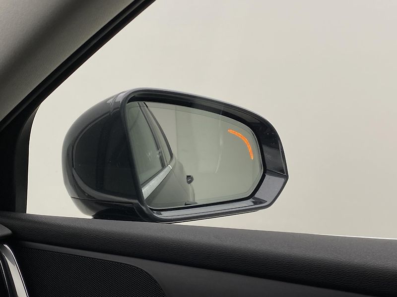 Volvo V60 D4 INSCRIPTION AUT REZERVACE - fotka 35 z 47