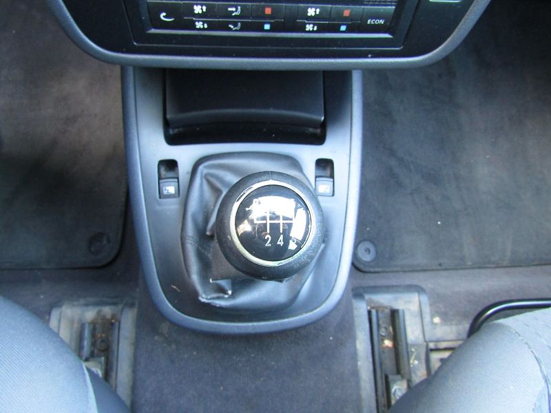 Volkswagen Sharan (2004) 1.9 TDI 85kW 7 SEDADEL - fotka 33 z 35