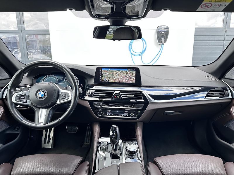 BMW Řada 5 M550d xDrive - fotka 6 z 33