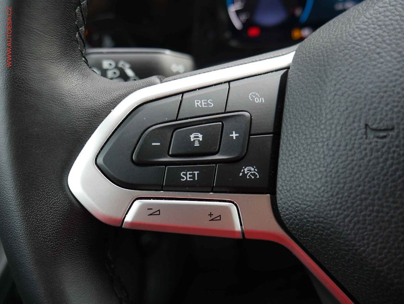 Volkswagen Golf (2022) 1.5 TSi, 1.maj,ČR, Stylem - fotka 15 z 24