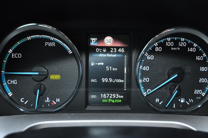 Toyota RAV4 2.5 Hybrid 4x4 Selection Kůže - fotka 23 z 31