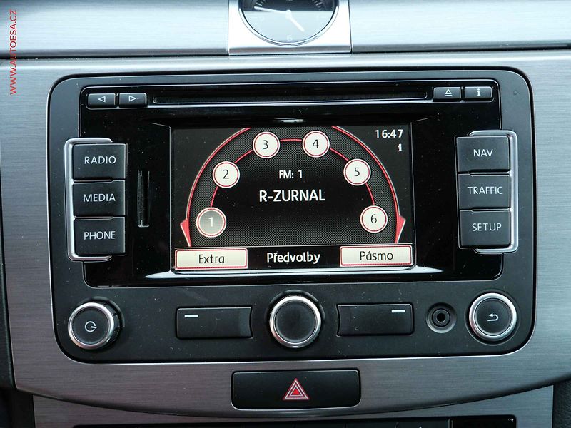 Volkswagen Passat (2013) 2.0 TDi, 1.maj,ČR, DSG - fotka 17 z 20