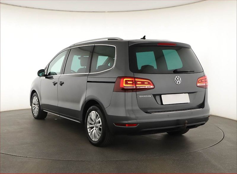 Volkswagen Sharan (2015) 2.0 TDI BMT, Automat, Kůže - fotka 4 z 21