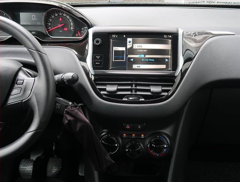 Peugeot 208 (2014) 1.2 PureTech, ČR,1.maj - fotka 12 z 19