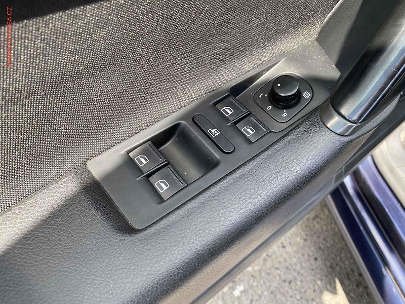 Volkswagen Passat (2011) 2.0 TDI, Comfortline, navi - fotka 13 z 19