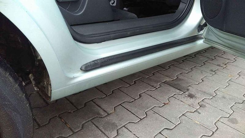Druhá generace působí dojmem evoluce generace první, kterou pro Opel nakreslila vývojová kancelář Porsche.
