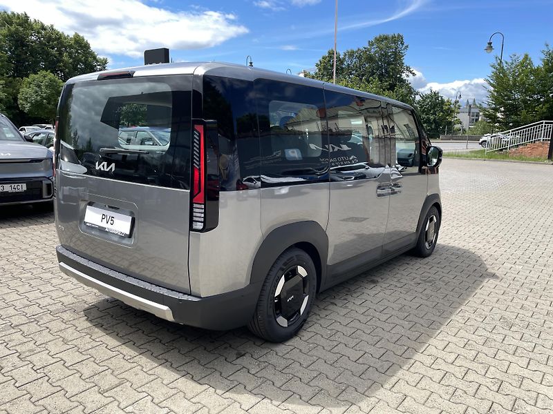 Kia PV5 (2026) 5P 4x2 ELITE 120 KW + 71,2 KW - fotka 3 z 28