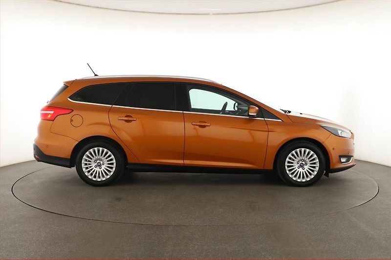 Ford Focus (2017) 1.5 EcoBoost, Tempomat - fotka 6 z 14